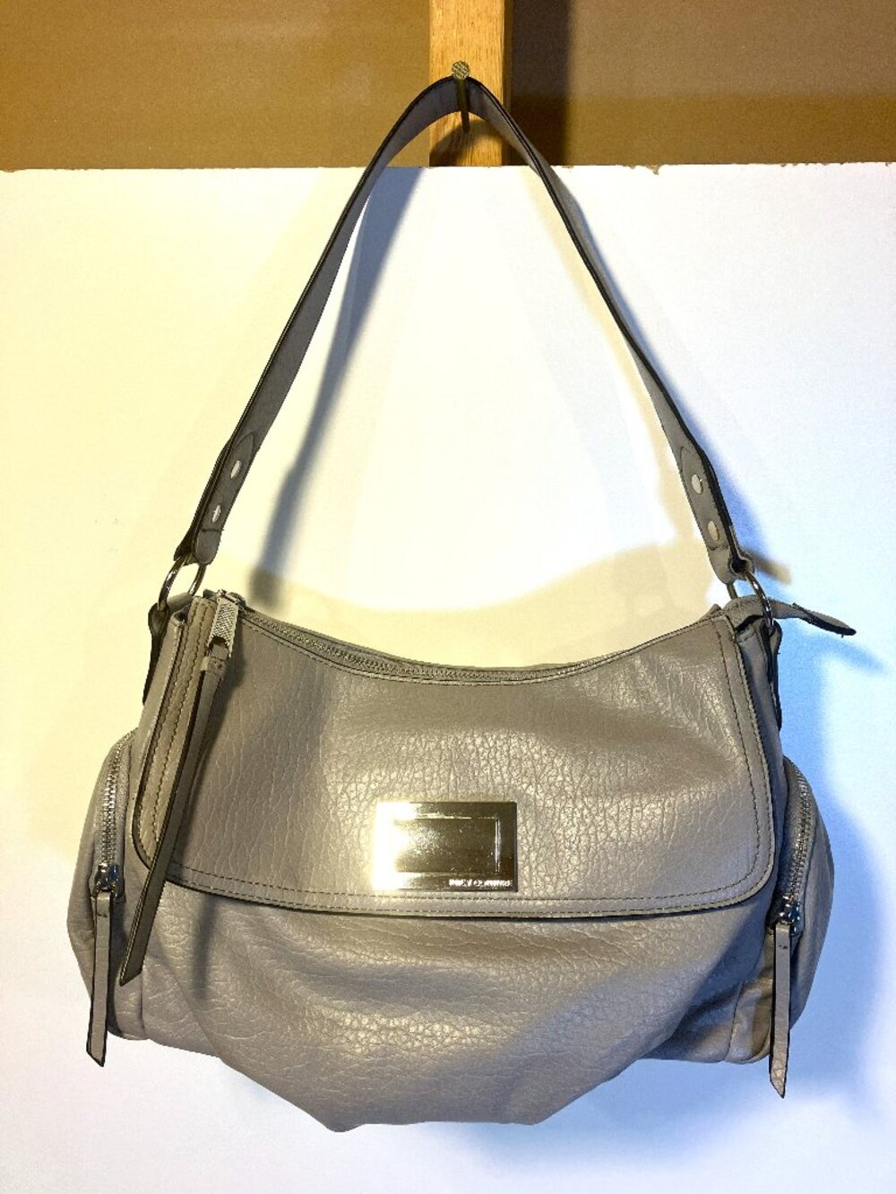 JUICY COUTURE Pebbled Grey Faux-Leather Shoulder Hobo Bag.